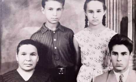 Елена Плиско с детьми: Николаем, Ниной и Антоном